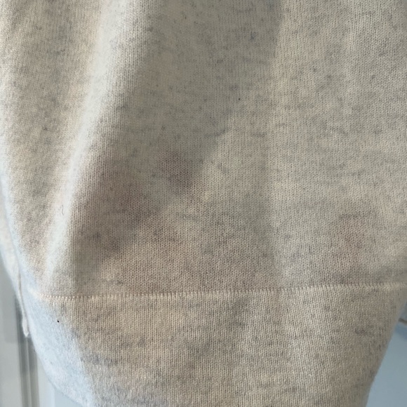 Aqua Cashmere Light Gray Ash Medium Sweater from Bloomingdale’s - Picture 4 of 7